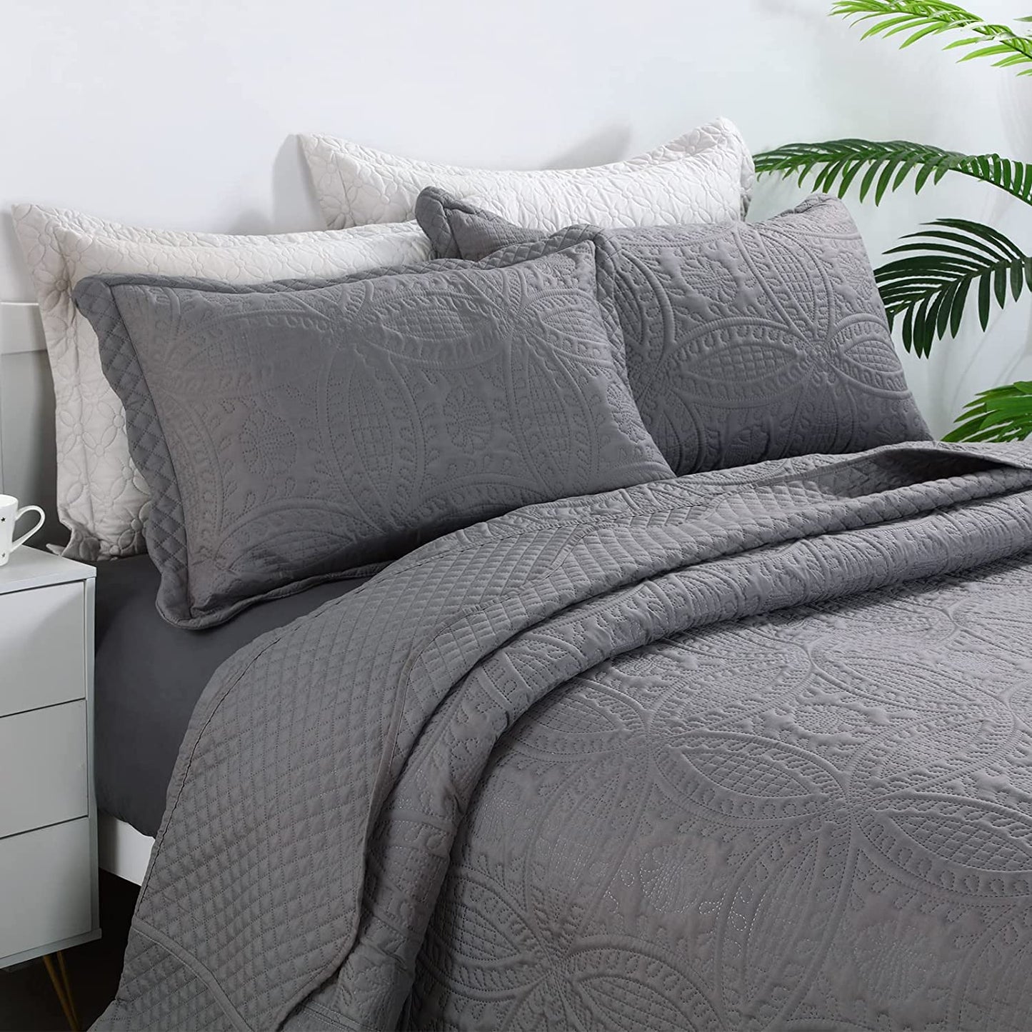 HOMBYS Oversized King Bedspreads, 3 Pieces Quilt Set, Lightweight, Soft & Extra Oversized Coverlet Bedding Set for All Seasons, Grey Patchwork