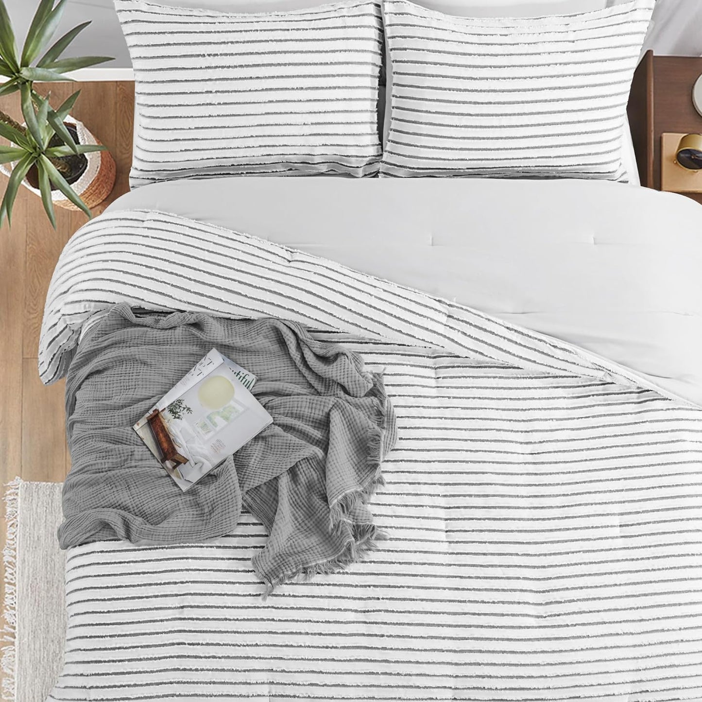 HOMBYS Oversized King Boho Comforter Set, Black White Tufted Jacquard Geometry Bedding Comforter for King Bed, Shabby Chic Bed Sets with 2 Matching