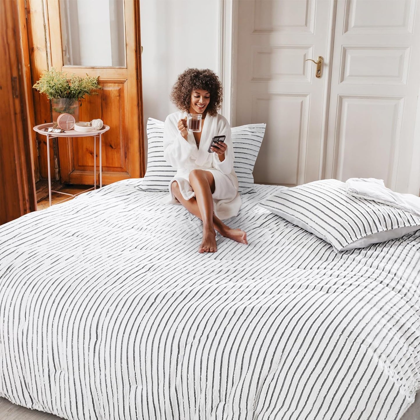 HOMBYS Oversized King Boho Comforter Set, Black White Tufted Jacquard Geometry Bedding Comforter for King Bed, Shabby Chic Bed Sets with 2 Matching