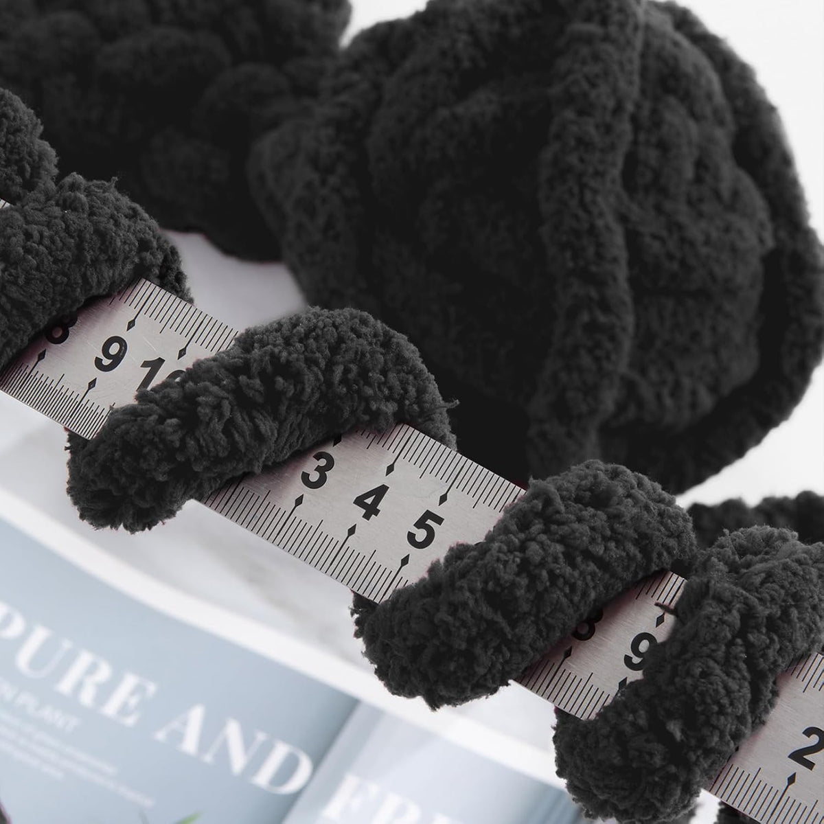 Hombys Black chunky chenille yarn image 3