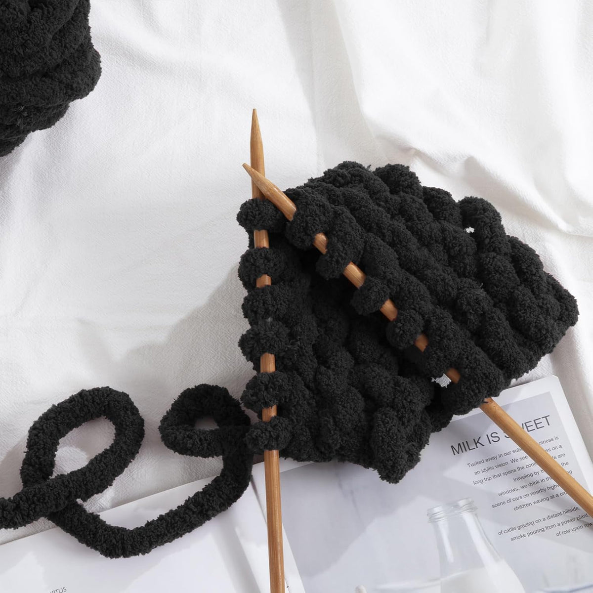 Hombys Black chunky chenille yarn image 4
