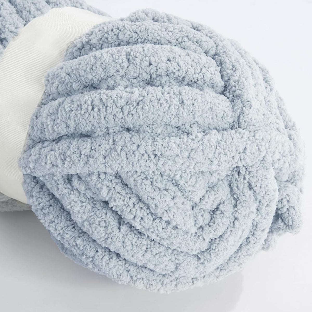 HOMBYS chunky chenille yarn detail and project image