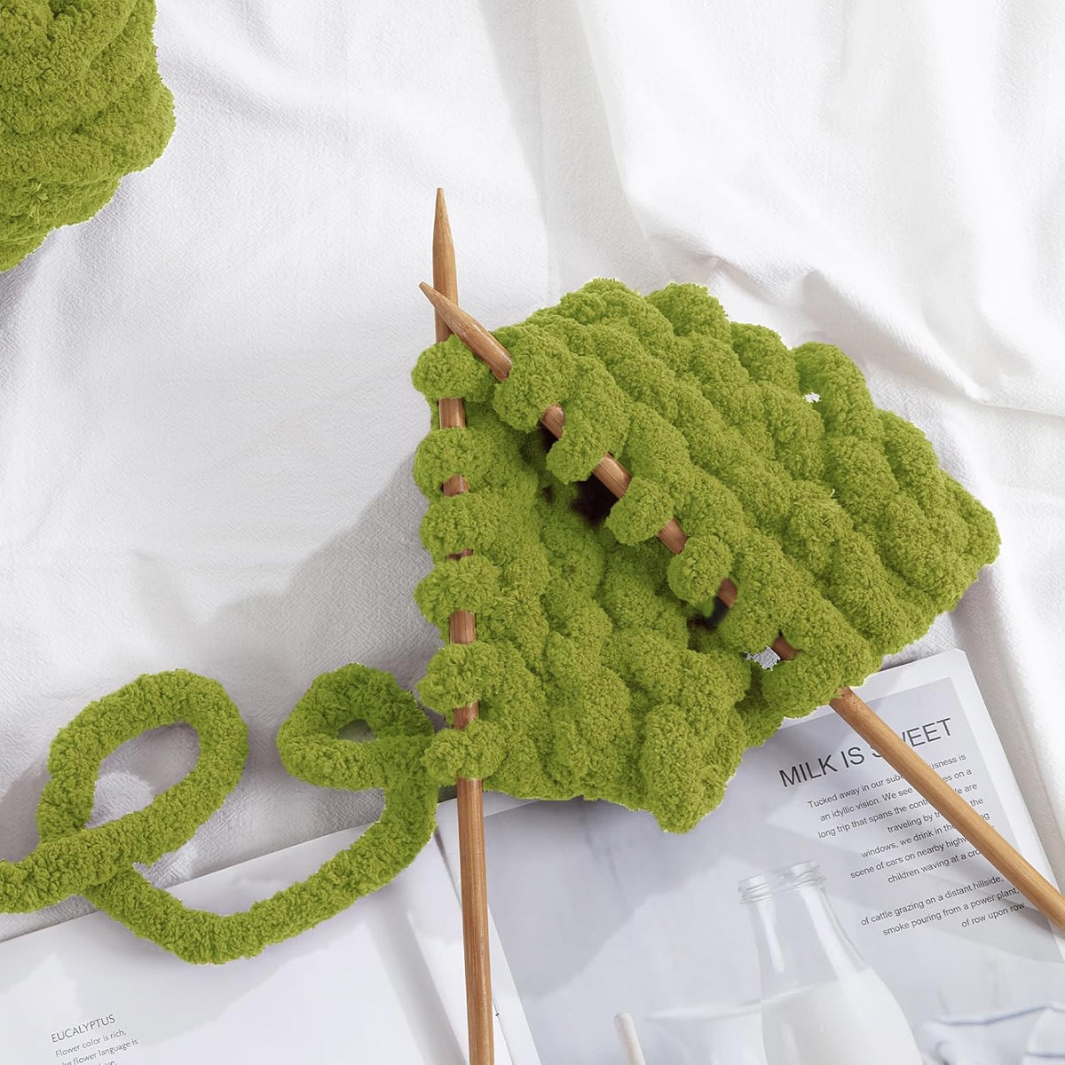 HOMBYS chunky chenille yarn detail and project image