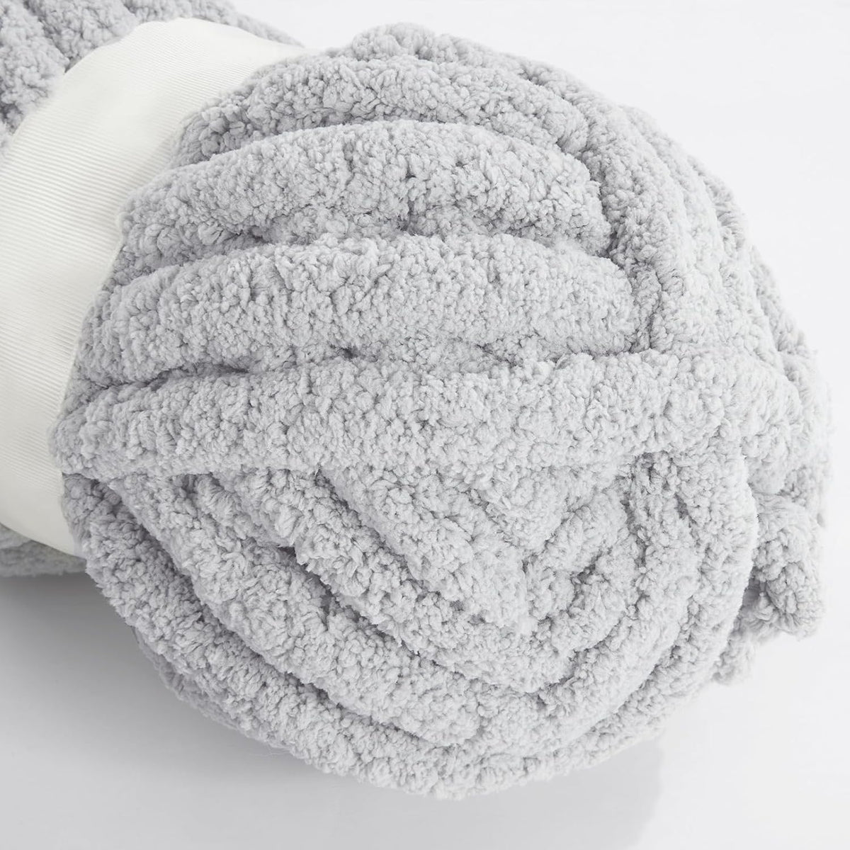 HOMBYS chunky chenille yarn detail and project image