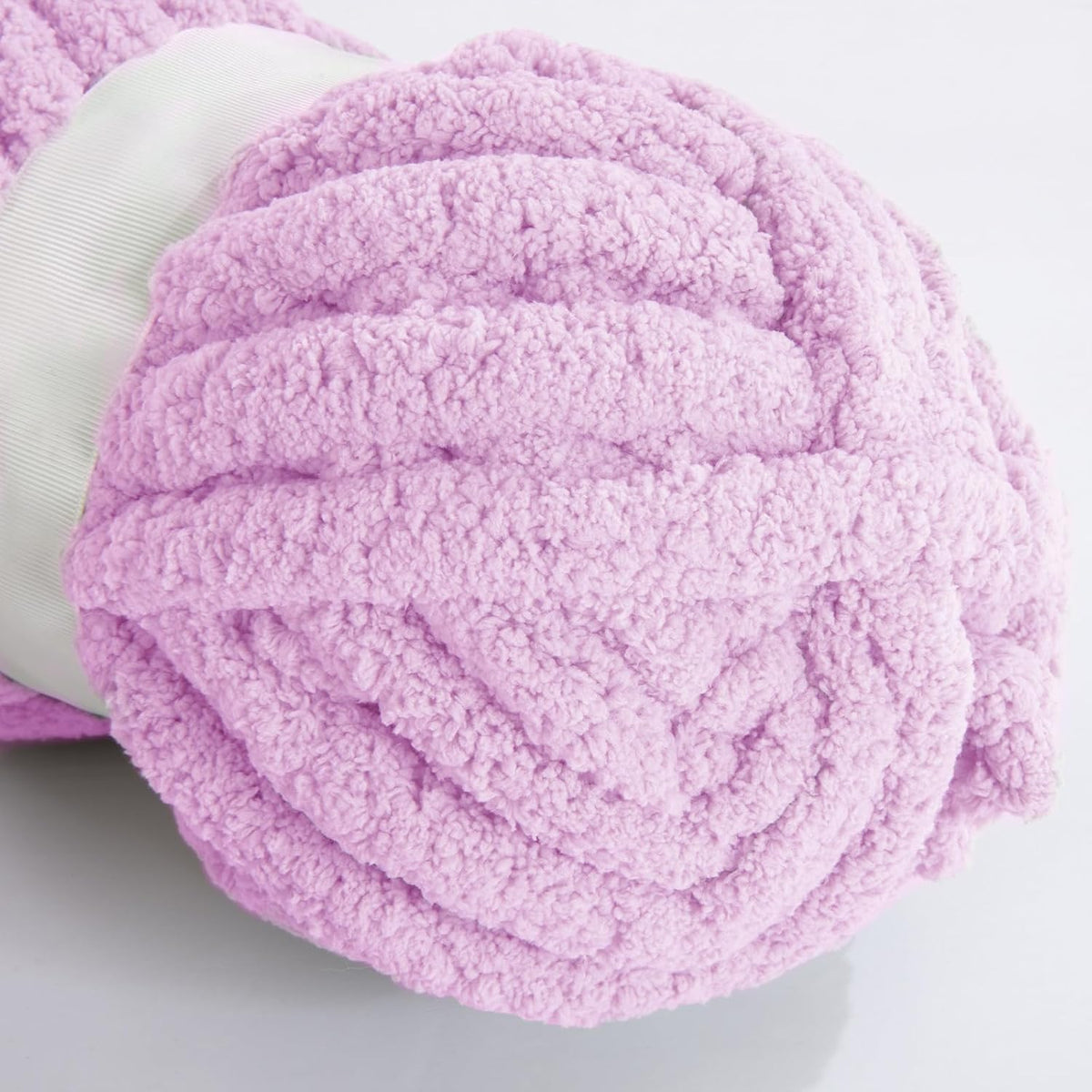 HOMBYS chunky chenille yarn detail and project image