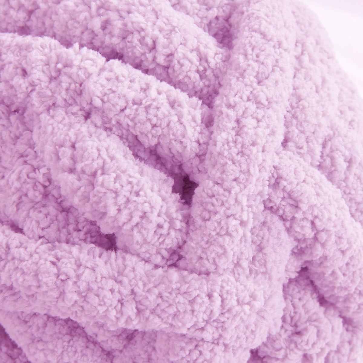 HOMBYS chunky chenille yarn detail and project image