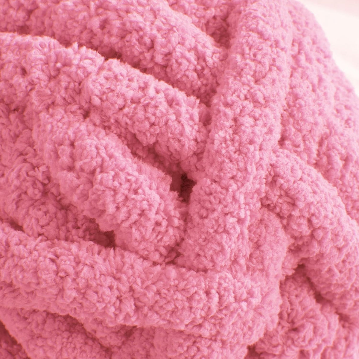 HOMBYS chunky chenille yarn detail and project image