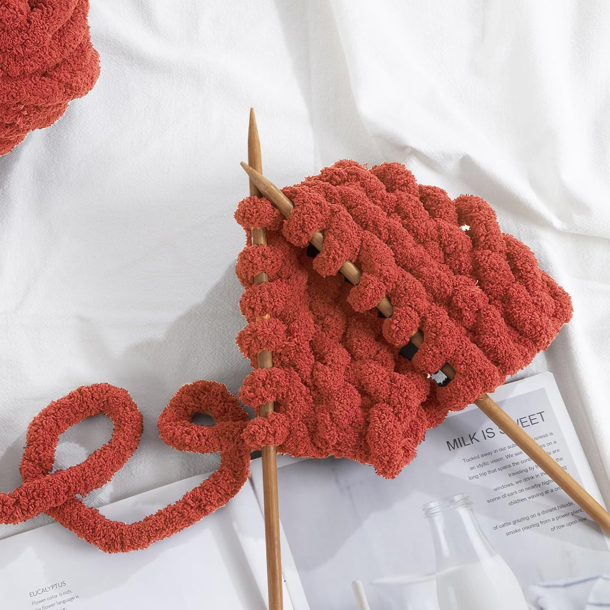 HOMBYS chunky chenille yarn detail and project image