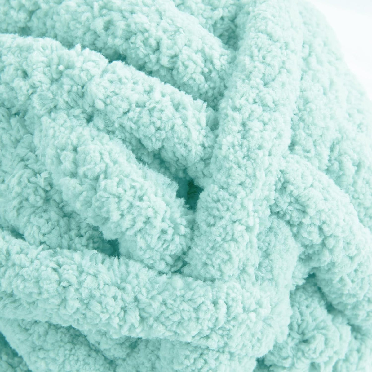 HOMBYS chunky chenille yarn detail and project image