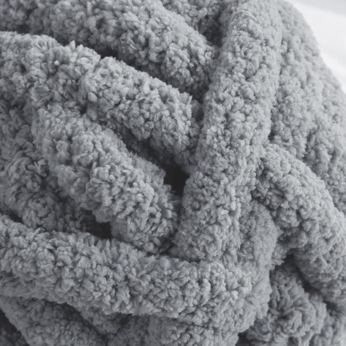 HOMBYS chunky chenille yarn detail and project image
