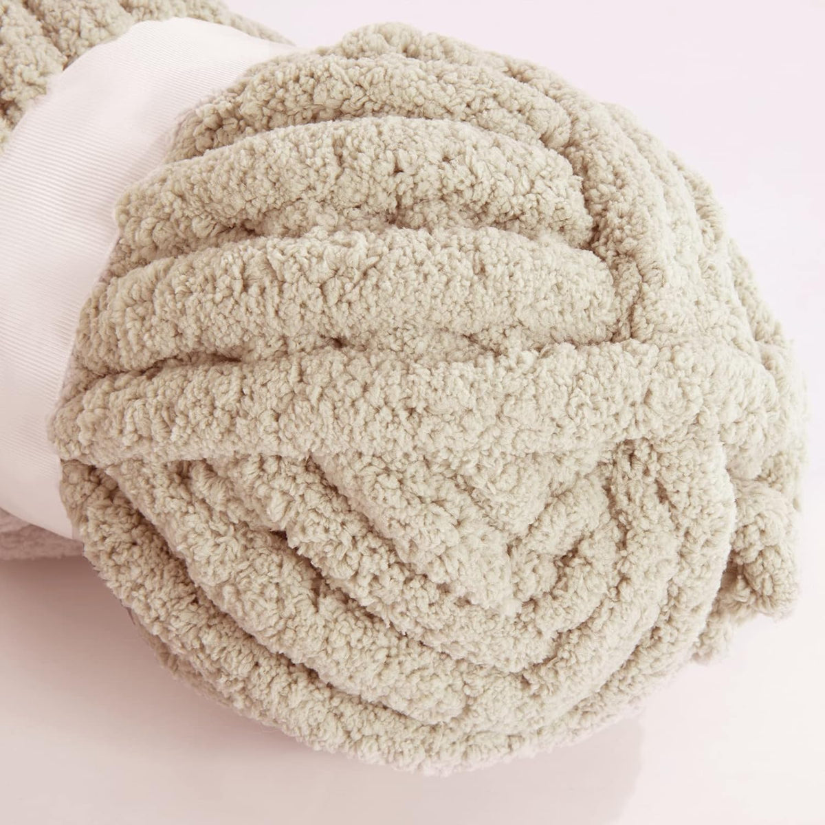 HOMBYS chunky chenille yarn detail and project image