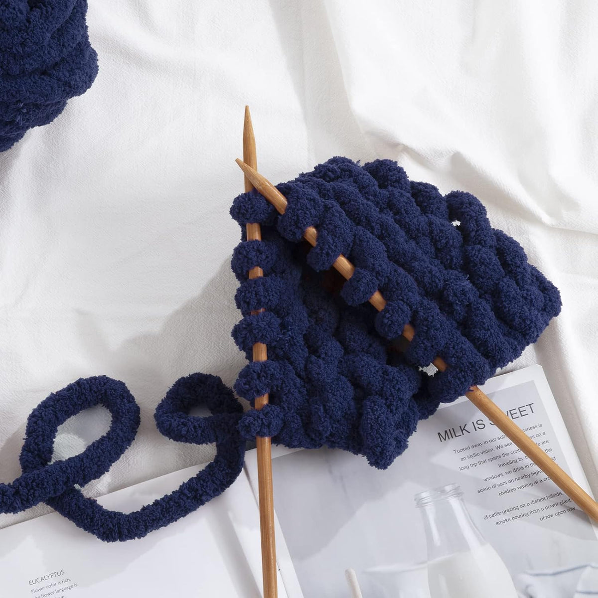HOMBYS chunky chenille yarn detail and project image