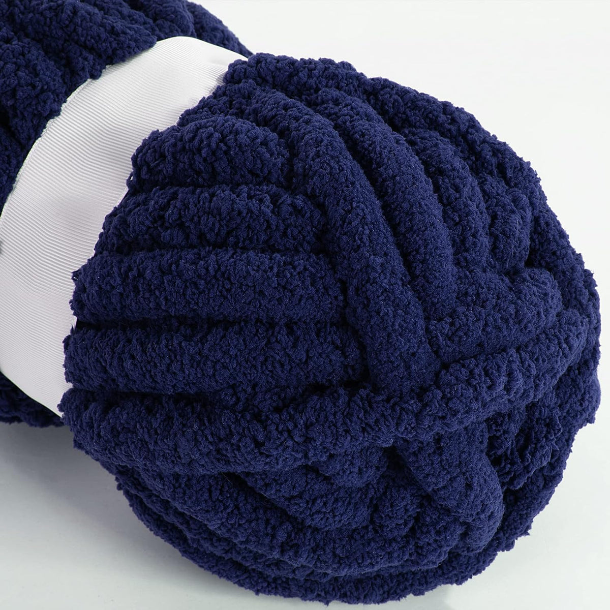 HOMBYS chunky chenille yarn detail and project image