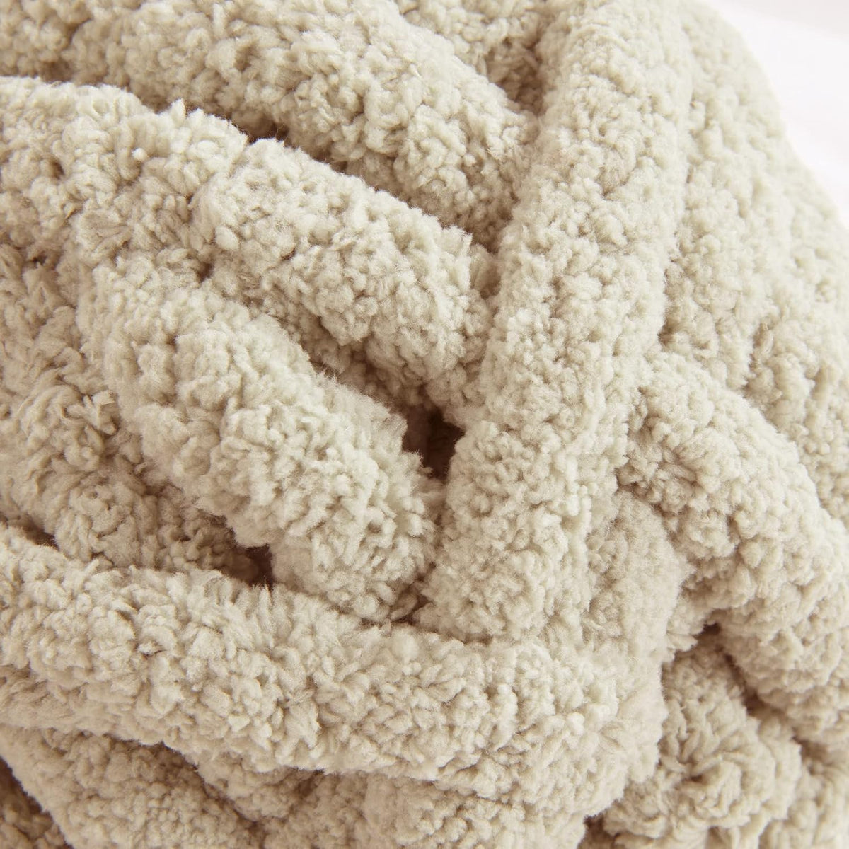 HOMBYS chunky chenille yarn detail and project image