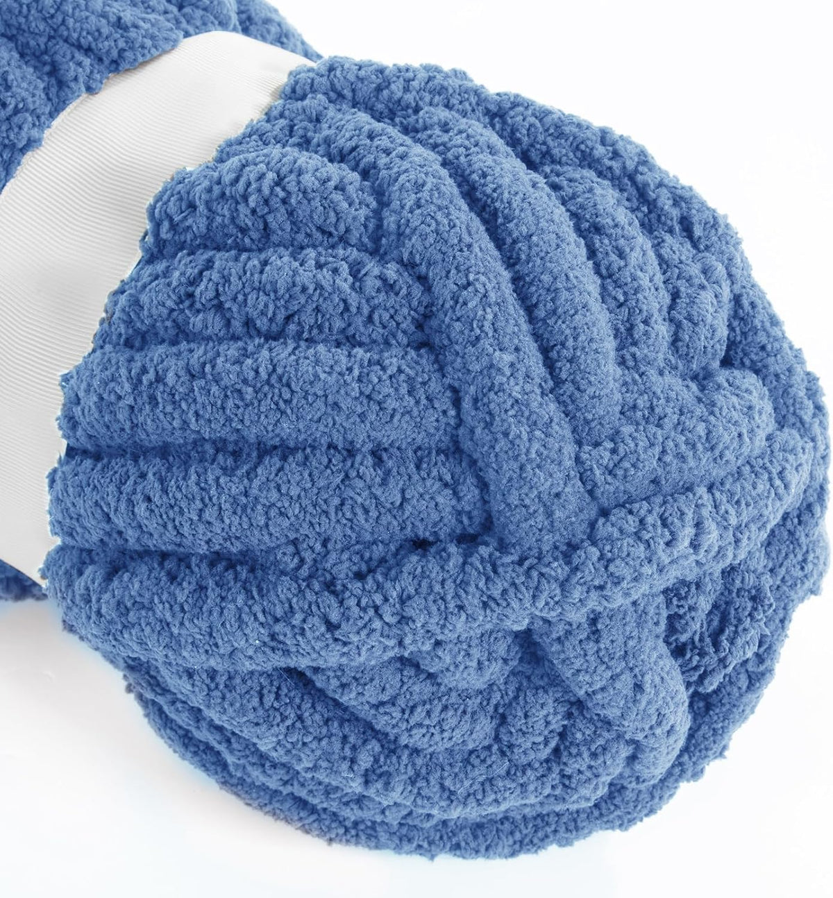 HOMBYS chunky chenille yarn detail and project image