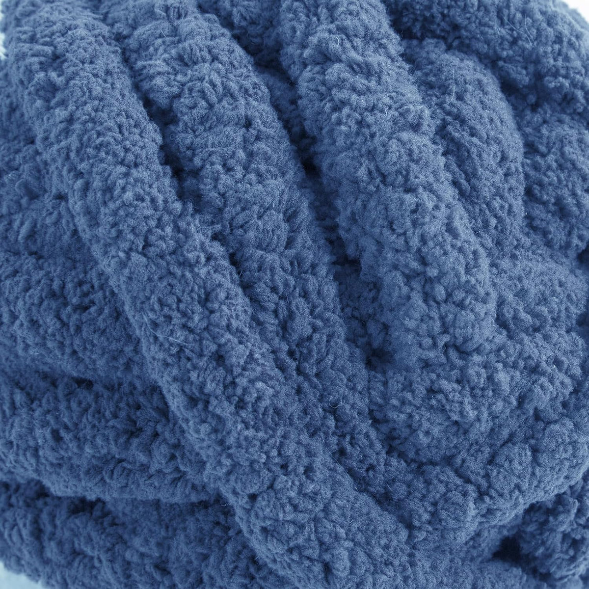 HOMBYS chunky chenille yarn detail and project image