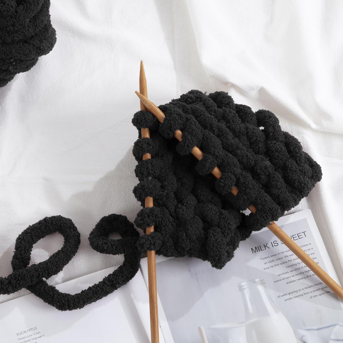 HOMBYS chunky chenille yarn detail and project image