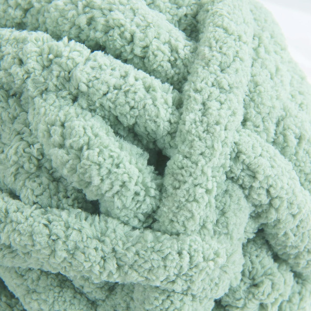 HOMBYS chunky chenille yarn detail and project image