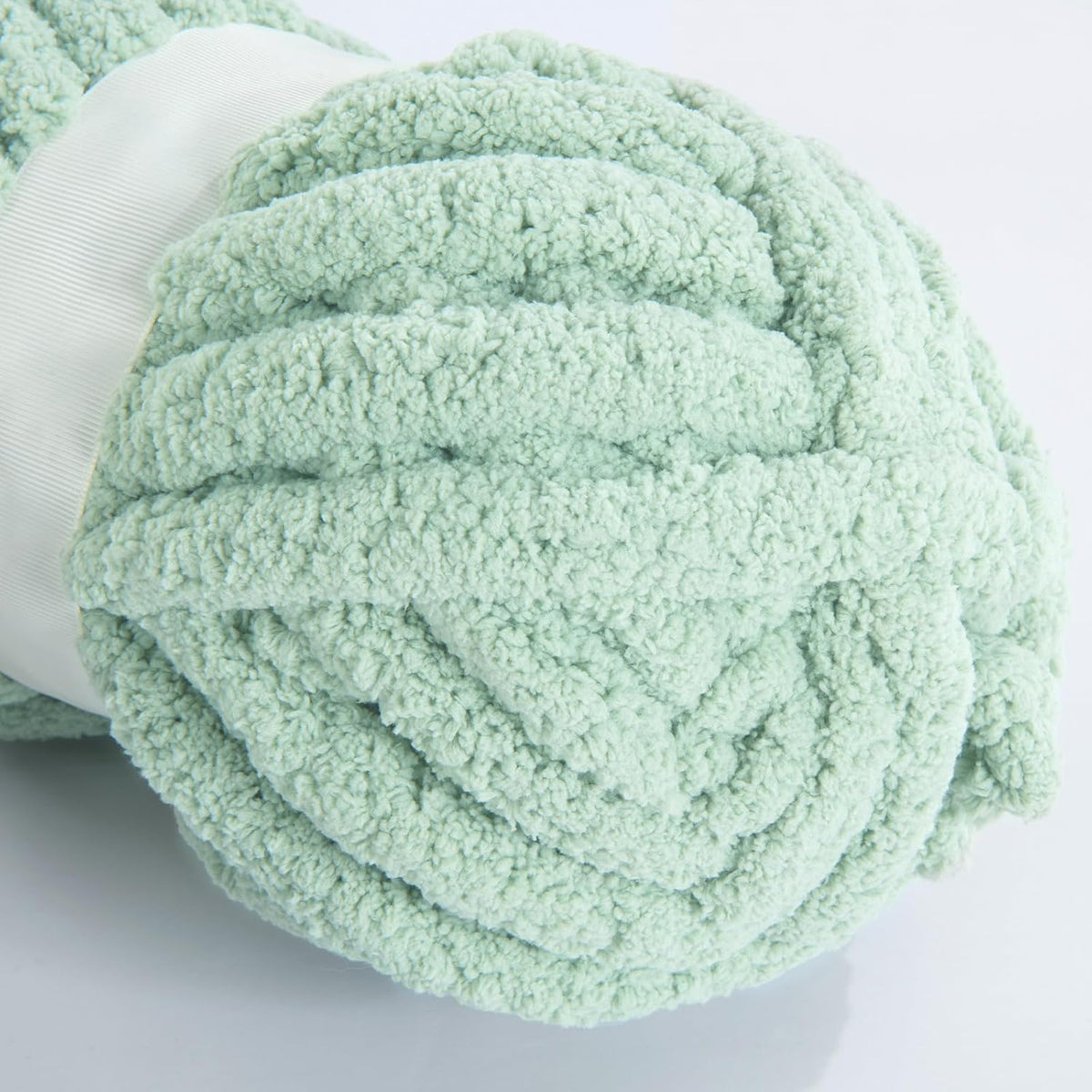 HOMBYS chunky chenille yarn detail and project image
