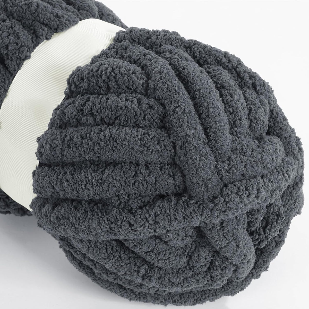 HOMBYS chunky chenille yarn detail and project image