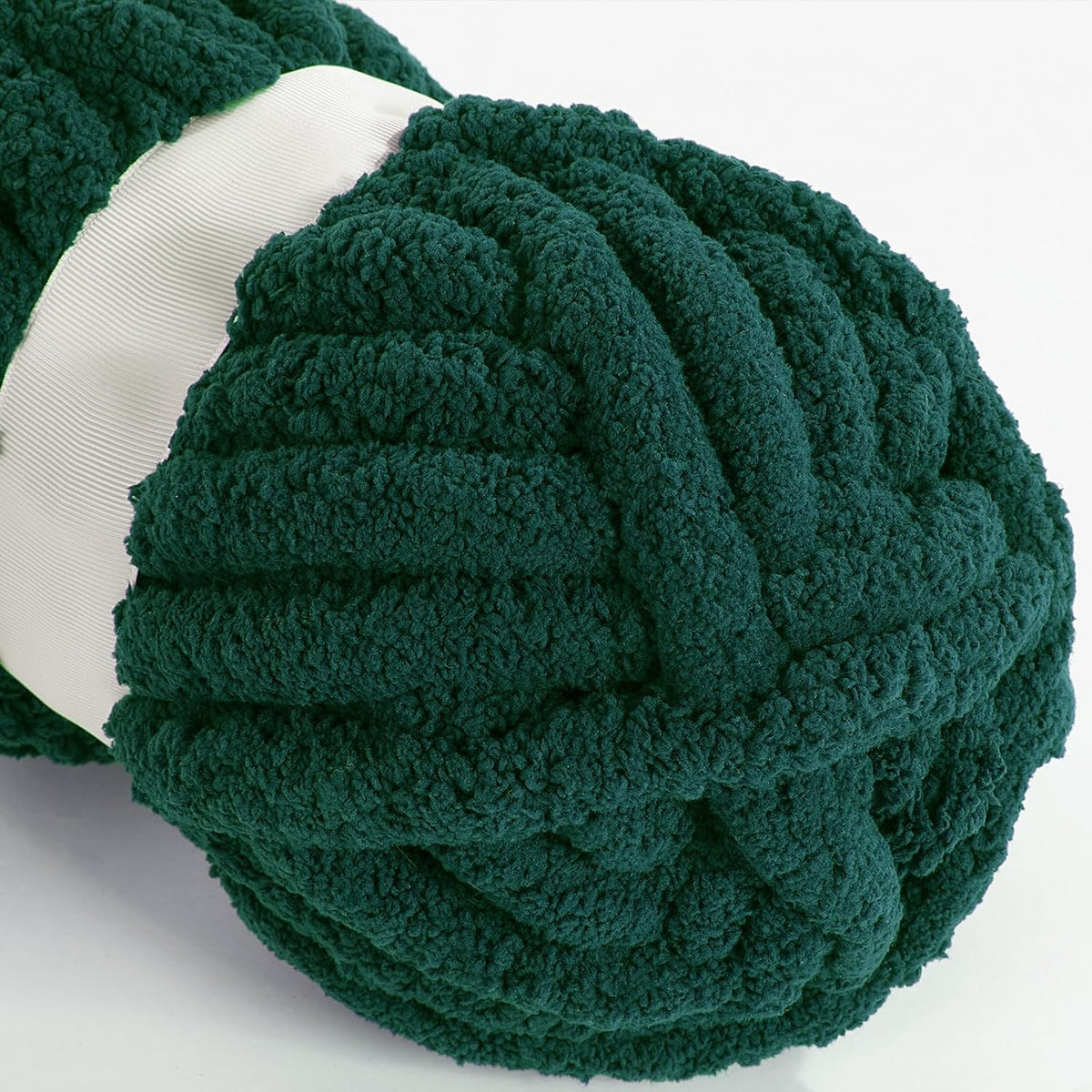 HOMBYS chunky chenille yarn detail and project image