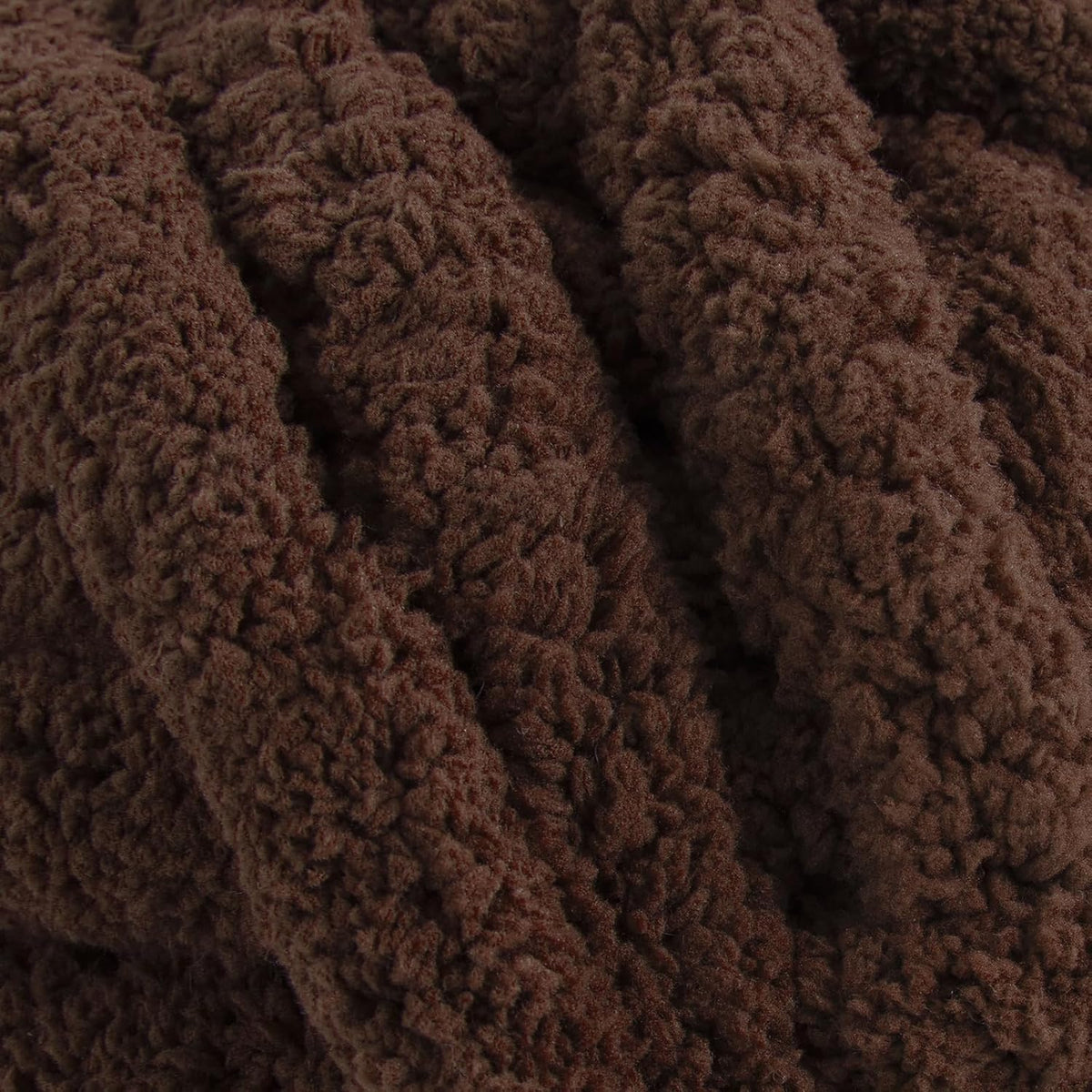 HOMBYS chunky chenille yarn detail and project image