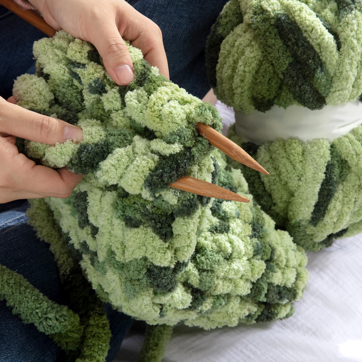 HOMBYS Dark Green,Sage Green Variegated Chunky Chenille Yarn, 8 Skeins, 26 yd / 7.5 oz Each