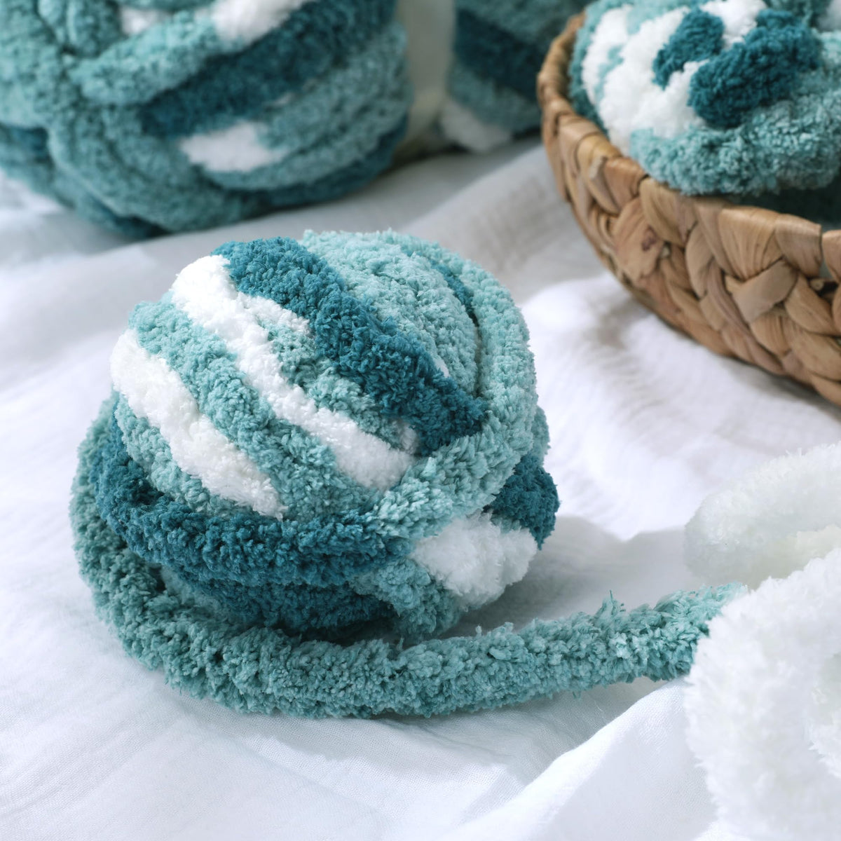 HOMBYS Blue Multi,White Variegated Chunky Chenille Yarn, 8 Skeins, 26 yd / 7.5 oz Each